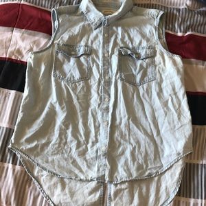 NO SLEEVE DENIM TOP